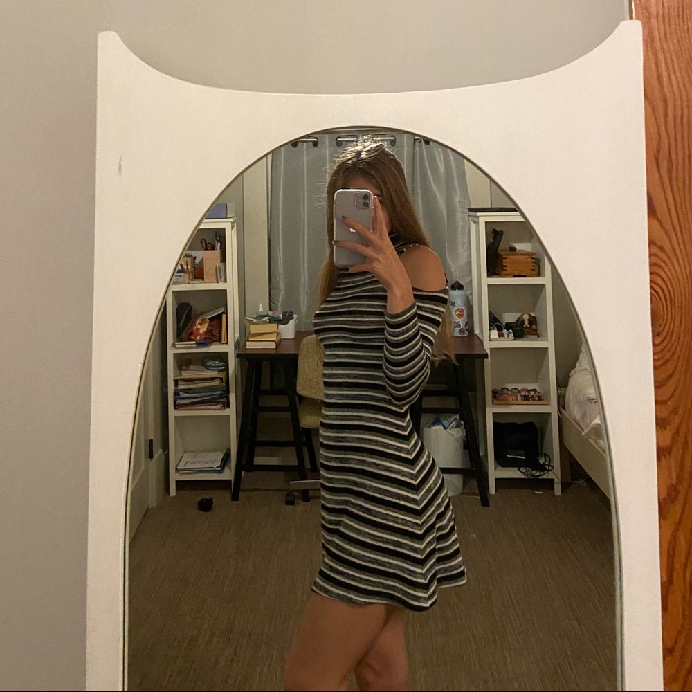 AERO FORM FITTING SOFT DRESS